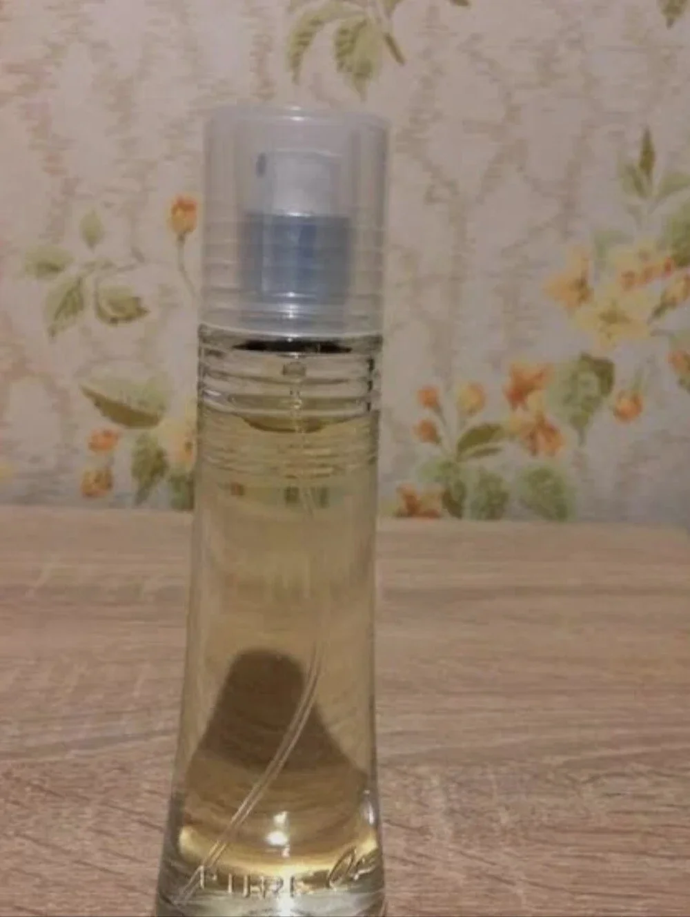 🌸 Avon Clear Glass Spray Bottle Of  Free O2 Floral, Fruity Fragrance 1.7 Fl. oz